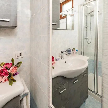 Apartament L'archetto And Gruber - Regarda Travel Lazise
